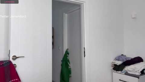 Media: wlademarbergs Chaturbate 2024-12-04 06:02:00