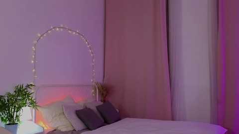 Media: emmi_rosee Chaturbate 2024-12-05 14:33:00