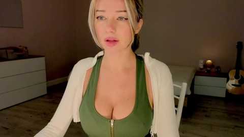 Media: lenamuti Chaturbate 2024-12-08 12:14:00