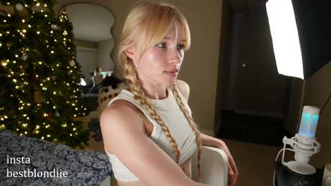 Media: bestblondiiecb Chaturbate 2024-12-11 00:37:00