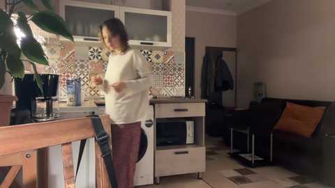 Media: holydori Chaturbate 2024-12-11 18:24:00