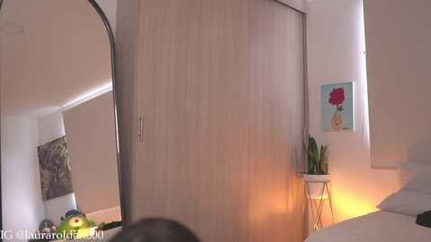 Media: laura_roldan Chaturbate 2024-12-12 14:04:00