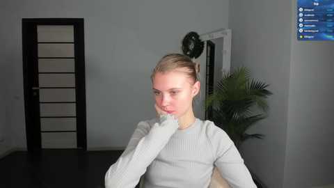 Media: phoebepaw Chaturbate 2024-12-13 16:42:00