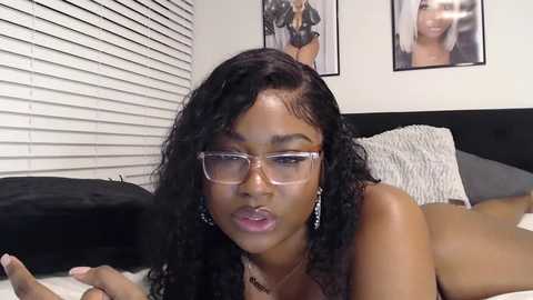 xo_nia @ chaturbate on 20241213