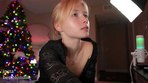 Media: bestblondiiecb Chaturbate 2024-12-14 18:24:00