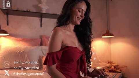 Media: emiilycampbell Chaturbate 2024-12-15 00:16:00