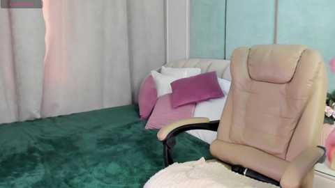 Media: love_is_lola Chaturbate 2024-12-15 05:46:00