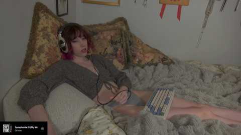 Media: elslove Chaturbate 2024-12-19 01:09:00
