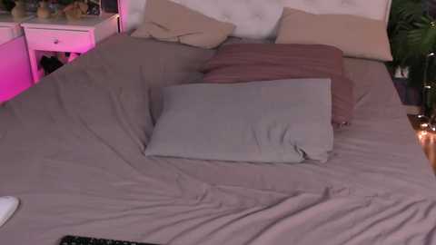 Media: nellystarrr Chaturbate 2024-12-19 12:40:00
