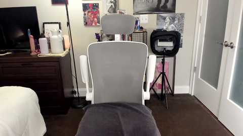 Media: eve003300 Chaturbate 2024-12-27 00:33:00