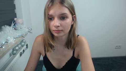 vivien_slender @ chaturbate on 20241230