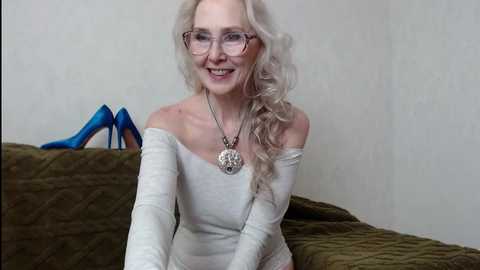 agatha_moore_ @ chaturbate on 20250121