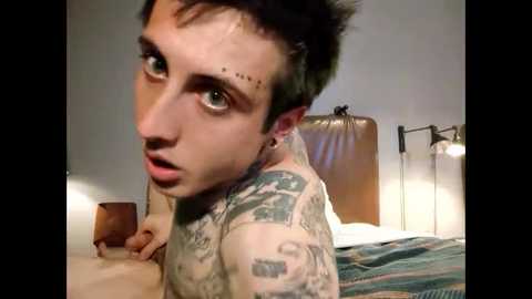Media: hitthewronglick Chaturbate 2025-01-24 12:11:00