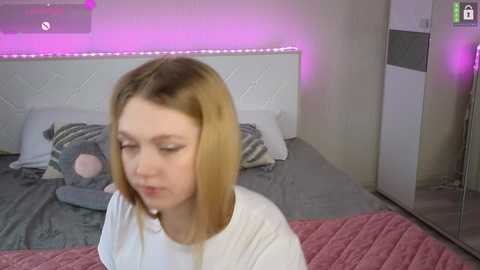 small_blondee @ chaturbate on 20250124