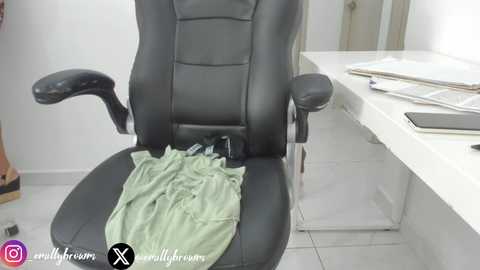 emillybrowm @ chaturbate on 20250204