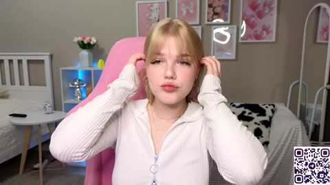 maya_blonde18 @ chaturbate on 20250210