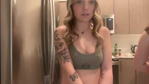 emiefox @ chaturbate on 20250213