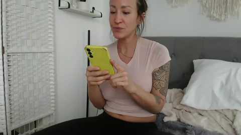 xtinavicci @ chaturbate on 20250222
