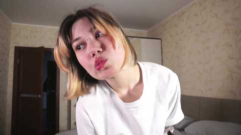 lynngroves @ chaturbate on 20250223