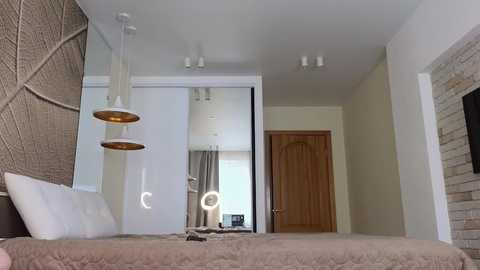 Media: brightrays__ Chaturbate 2025-03-08 04:05:00