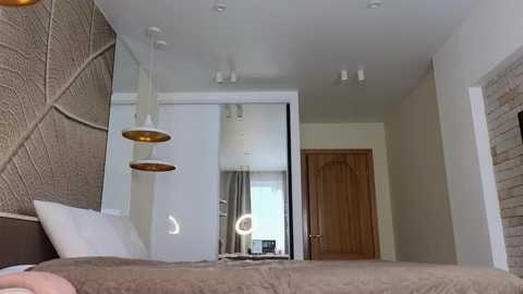Media: brightrays__ Chaturbate 2025-03-08 06:15:00