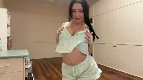 cuddlymoana @ chaturbate on 20250311