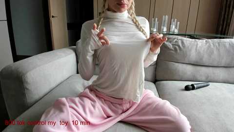 carolinaherera @ chaturbate on 20250526