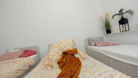 ehotlovea @ chaturbate on 20250526