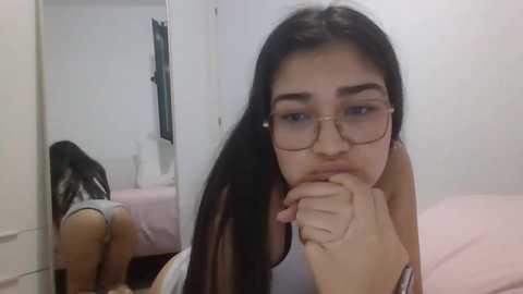 Media: isasuarezzzz Chaturbate 2025-05-28 19:18:00