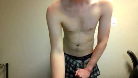 urhotuniroomie @ chaturbate on 20250528