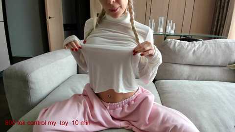 carolinaherera @ chaturbate on 20250529