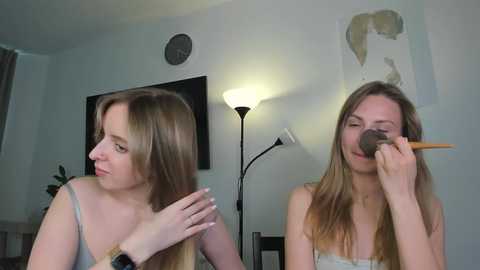 f1oraa @ chaturbate on 20250529