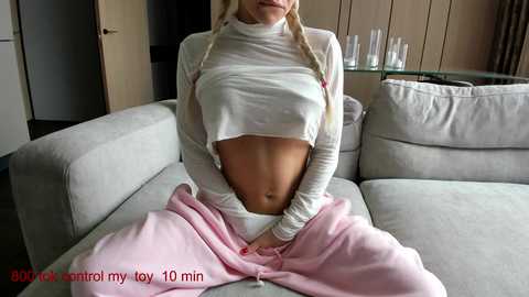 carolinaherera @ chaturbate on 20250530