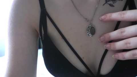 angela_whitie @ chaturbate on 20250602