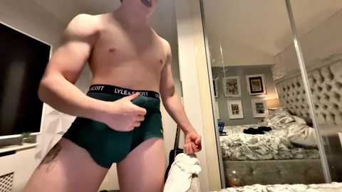 thickny0ung @ chaturbate on 20250604