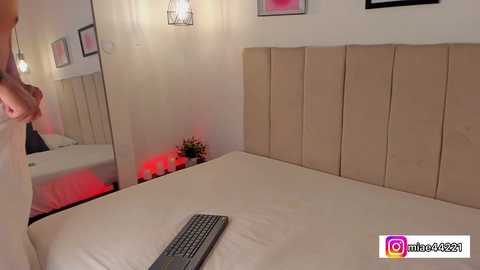 _e_m_m_a_1 @ chaturbate on 20250608