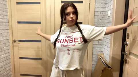 Media: kitty_shy89 Chaturbate 2025-06-12 11:39:00