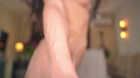 Media: goldenmoore Chaturbate 2025-06-16 03:38:00