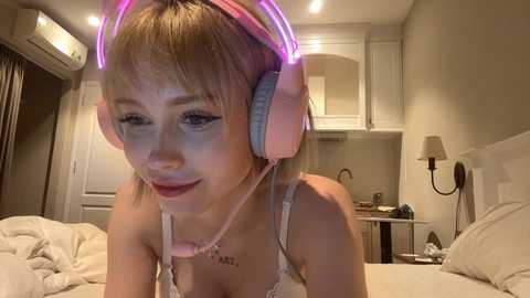 maudhendry @ chaturbate on 20250616