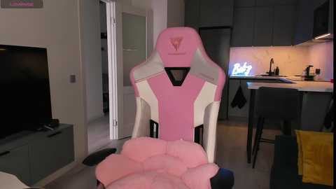 Media: wowlovie666 Chaturbate 2025-06-18 07:58:00