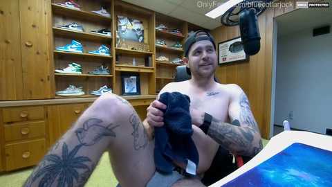 Media: bluecollarjock_ Chaturbate 2025-06-19 04:06:00