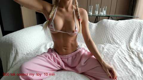 carolinaherera @ chaturbate on 20250620