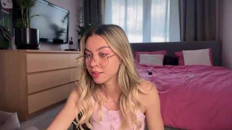 Media: nika_lodge_official Chaturbate 2025-06-27 16:05:00