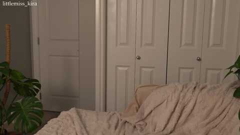 littlemiss_kira @ chaturbate on 20250628