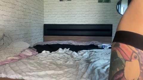 Media: hotcoupleee2020 Chaturbate 2025-06-29 11:21:00
