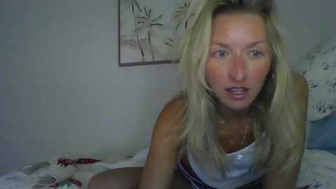 emmybunnyx @ chaturbate on 20250701