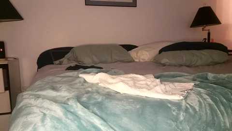 Media: ezbreezy13 Chaturbate 2025-07-02 08:59:00