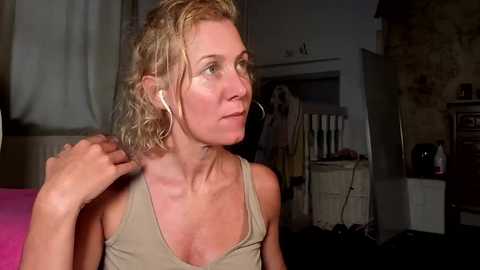 Media: lola_belgium Chaturbate 2025-07-02 18:32:00