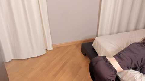 moirebaggs @ chaturbate on 20250702