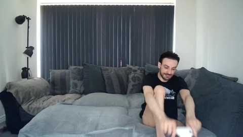 Media: twotwinkhusbands Chaturbate 2025-07-03 12:36:00
